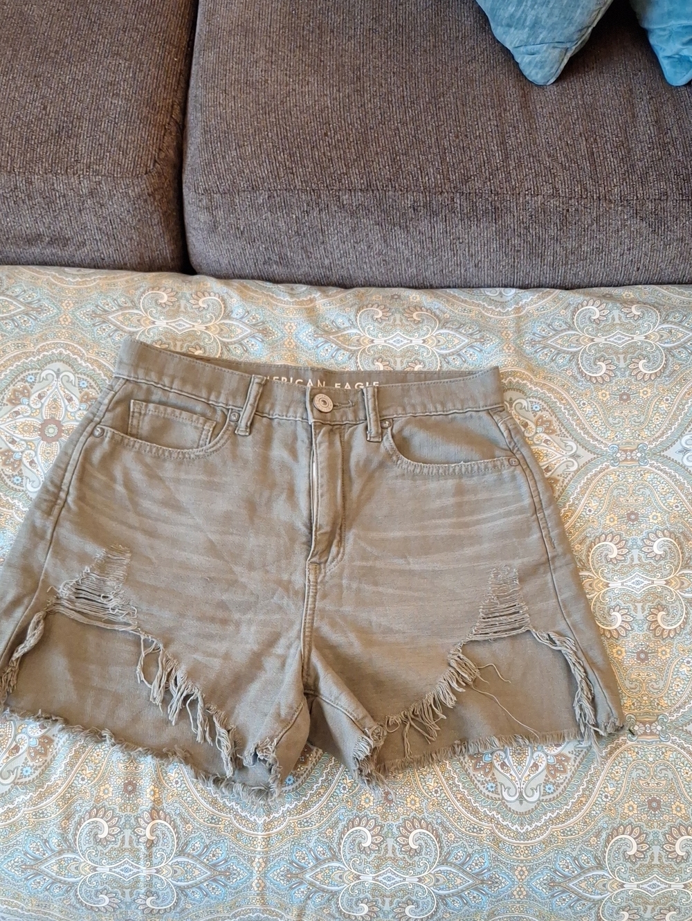 🔥🔥CLEARANCE🔥🔥 American Eagle Olive Green Distressed  Jean Shorts. Size 2